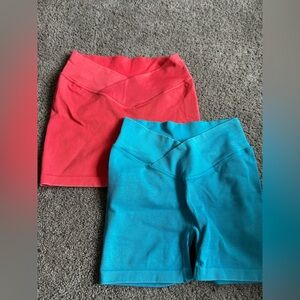 MIX + MATCH ONLY | 3/$20 | 6/$35



JoyLab Coral and Teal Women's Shorts M